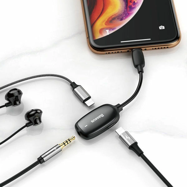 מפצל טעינה ואוזניות לאייפון 3 ב-1 איכותי Baseus Audio Converter