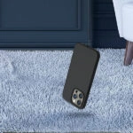 כיסוי לאייפון 13 פרו סיליקון שחור עם מגע קטיפה