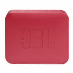 רמקול JBL GO Essential אדום עם מבנה קומפקטי וסאונד עוצמתי