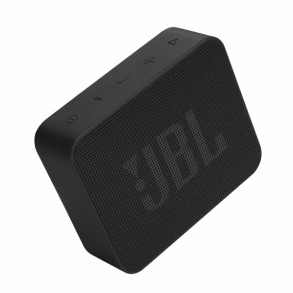 רמקול JBL GO Essential שחור עם מבנה קומפקטי וסאונד עוצמתי
