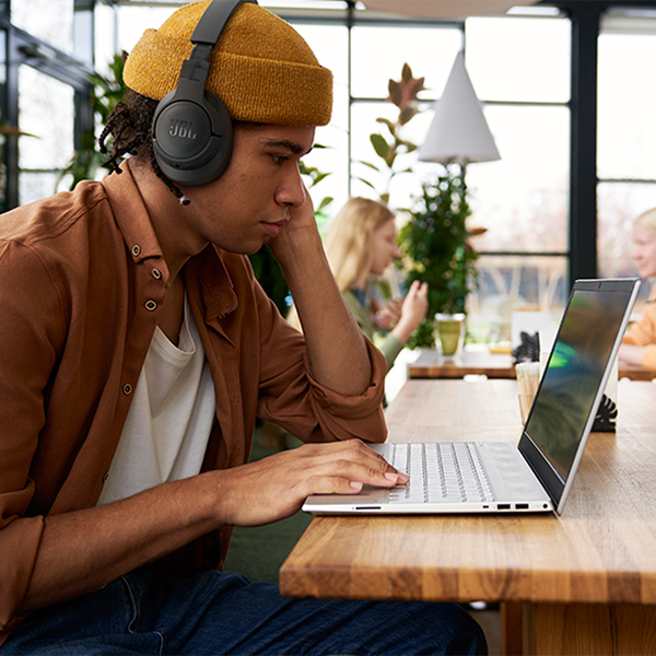 אוזניות אלחוטיות JBL Tune 770NC בצבע לבן | סינון רעשים, סאונד JBL Bass וסוללה ל-70 שעות