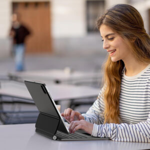 כיסוי ומקלדת מגנטית אלחוטית עם תאורת RGB ל-iPad Air 13 M4 מבית PureGear