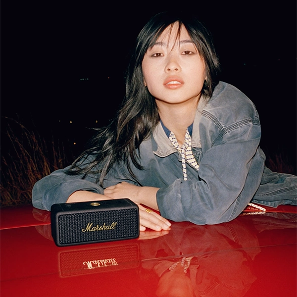 רמקול נייד Marshall Emberton II בצבע שחור | קומפקטי עם סאונד עוצמתי