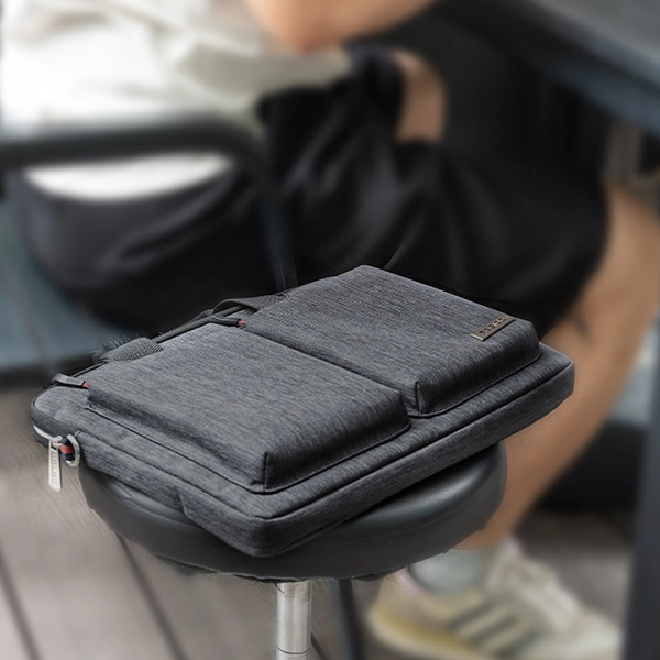 תיק לפטופ 14 אינץ׳ כחול כהה עם ידית אחיזה ורצועת כתף Yesido WB47