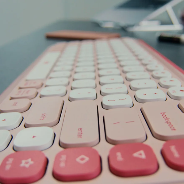 סט מקלדת ועכבר אלחוטיים Logitech POP ICON Combo שחור | עיצוב מיוחד, שקט ומותאם אישית