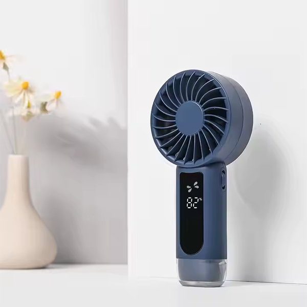 מאוורר נטען נייד כחול קומפקטי עם תצוגת סוללה | H26