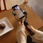 גימבל לסמארטפון DJI Osmo Mobile 7P אפור | 3 צירים עם חצובה, מוט סלפי ומעקב חכם