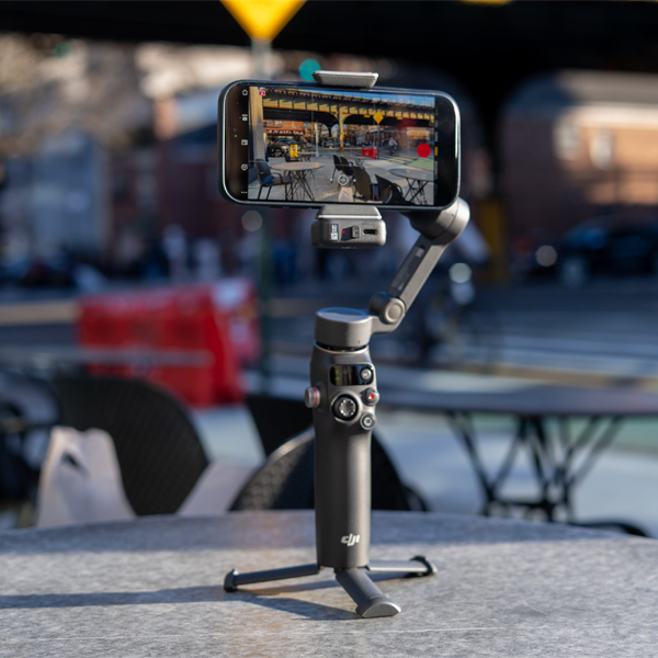 גימבל לסמארטפון DJI Osmo Mobile 7P אפור | 3 צירים עם חצובה, מוט סלפי ומעקב חכם