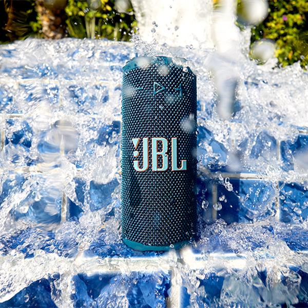 רמקול אלחוטי JBL Grip סגול | רמקול בלוטות׳ קומפקטי עם סאונד עוצמתי ועיצוב מואר