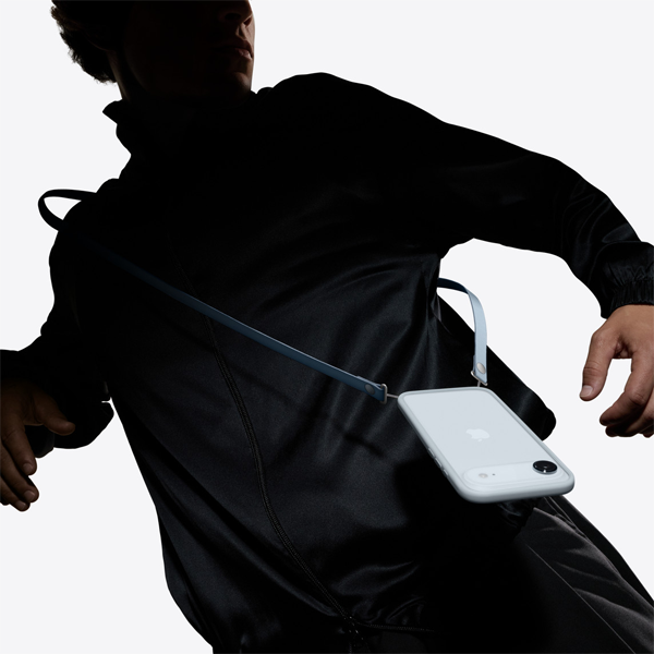 שרוך נשיאה מקורי לאייפון שחור לחיבור עם לולאות לצידי הכיסוי | Apple Crossbody Black
